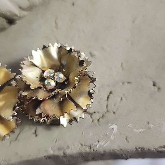 Vintage Flower Earrings with rhinestone centers - Picture 6 of 6